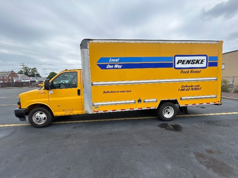 Light Duty Box Truck-Light and Medium Duty Trucks-GMC-2022-Savana G33903-Medford-MA-129,951\n\t\tmiles-$ 23,000 - Image 4