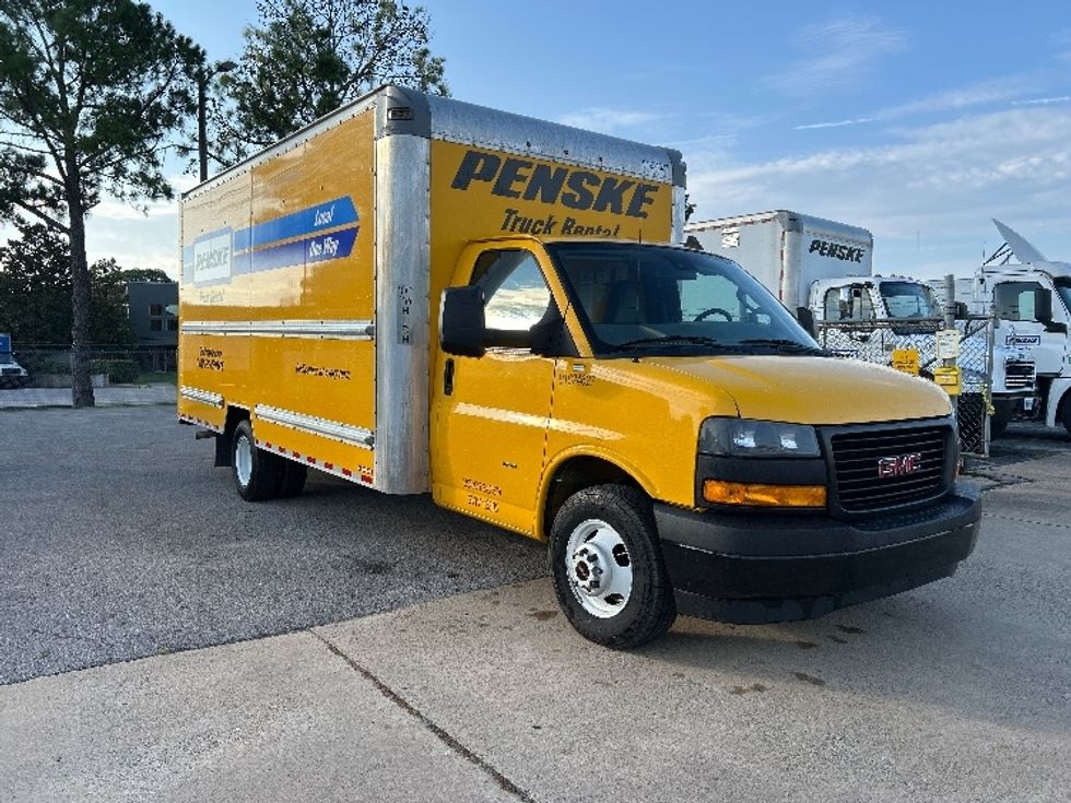 Light Duty Box Truck-Light and Medium Duty Trucks-GMC-2022-Savana G33903-Medley-FL-118,166\n\t\tmiles-$ 24,750 - Image 1