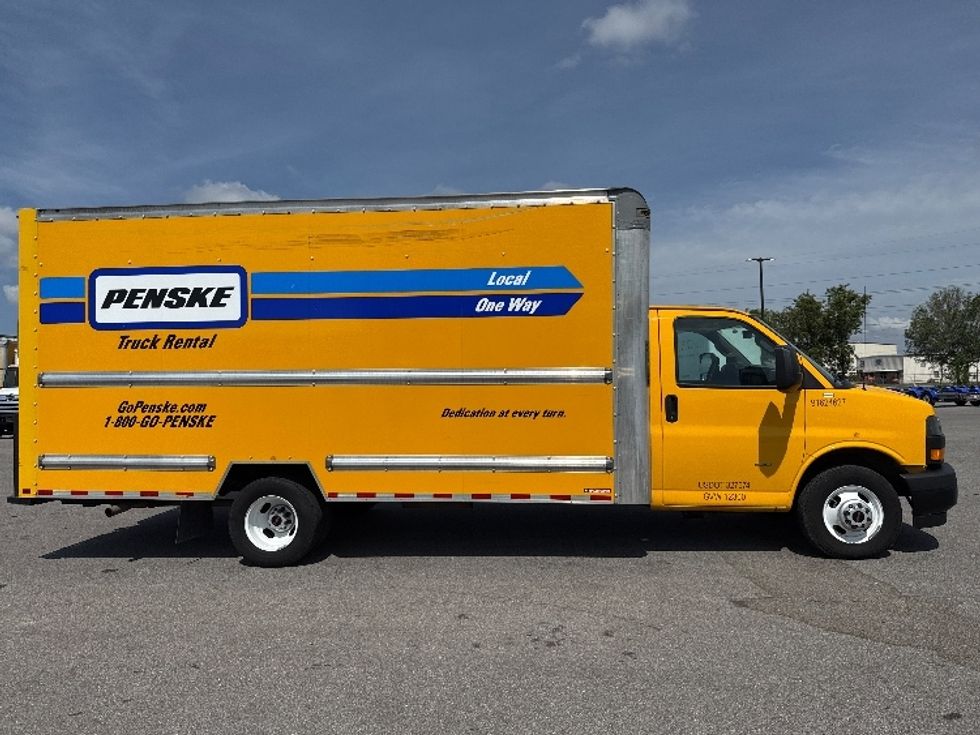 Light Duty Box Truck-Light and Medium Duty Trucks-GMC-2022-Savana G33903-Medley-FL-118,166\n\t\tmiles-$ 24,750 - Image 15