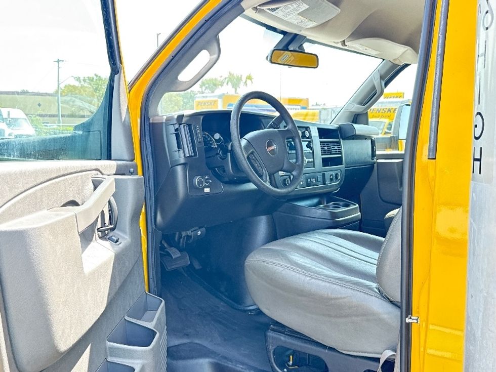 Light Duty Box Truck-Light and Medium Duty Trucks-GMC-2022-Savana G33903-Medley-FL-118,166\n\t\tmiles-$ 24,750 - Image 16