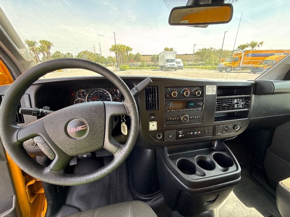 Light Duty Box Truck-Light and Medium Duty Trucks-GMC-2022-Savana G33903-Medley-FL-118,166\n\t\tmiles-$ 24,750 - Image 18