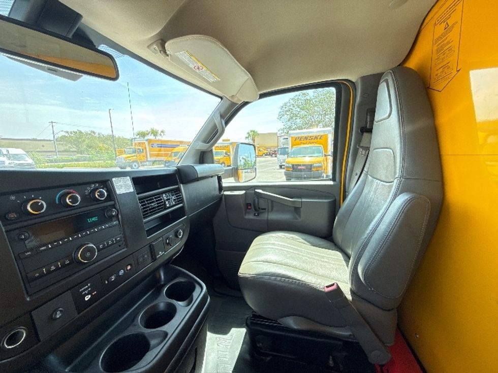 Light Duty Box Truck-Light and Medium Duty Trucks-GMC-2022-Savana G33903-Medley-FL-118,166\n\t\tmiles-$ 24,750 - Image 19