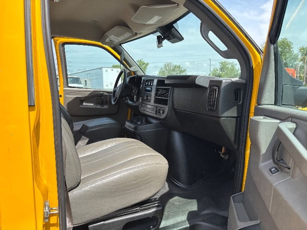 Light Duty Box Truck-Light and Medium Duty Trucks-GMC-2022-Savana G33903-Medley-FL-118,166\n\t\tmiles-$ 24,750 - Image 20