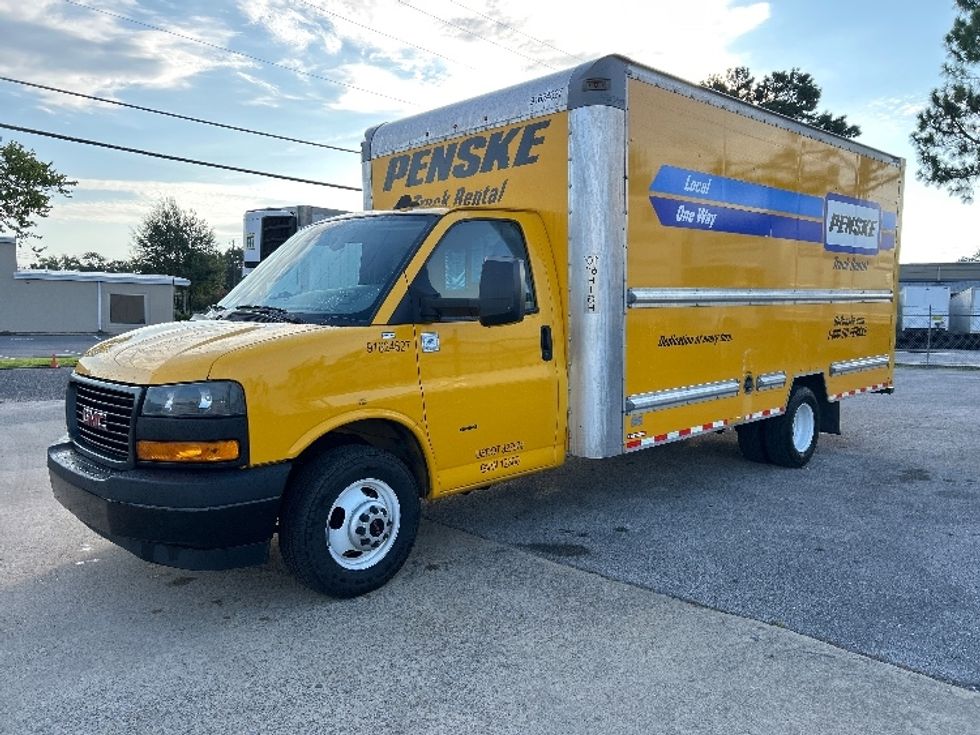 Light Duty Box Truck-Light and Medium Duty Trucks-GMC-2022-Savana G33903-Medley-FL-118,166\n\t\tmiles-$ 24,750 - Image 3