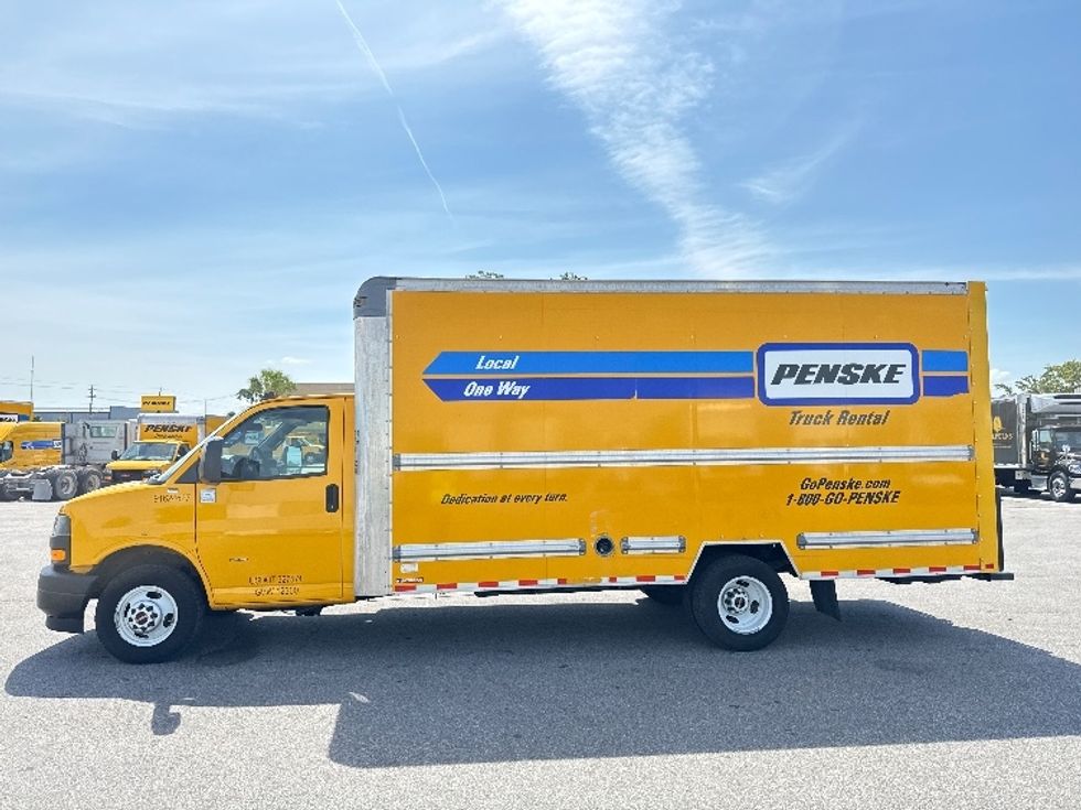 Light Duty Box Truck-Light and Medium Duty Trucks-GMC-2022-Savana G33903-Medley-FL-118,166\n\t\tmiles-$ 24,750 - Image 4