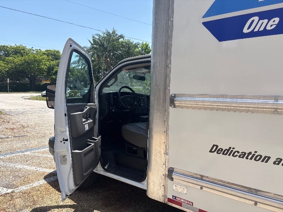 Light Duty Box Truck-Light and Medium Duty Trucks-GMC-2022-Savana G33903-Medley-FL-54,441\n\t\tmiles-$ 38,000 - Image 15