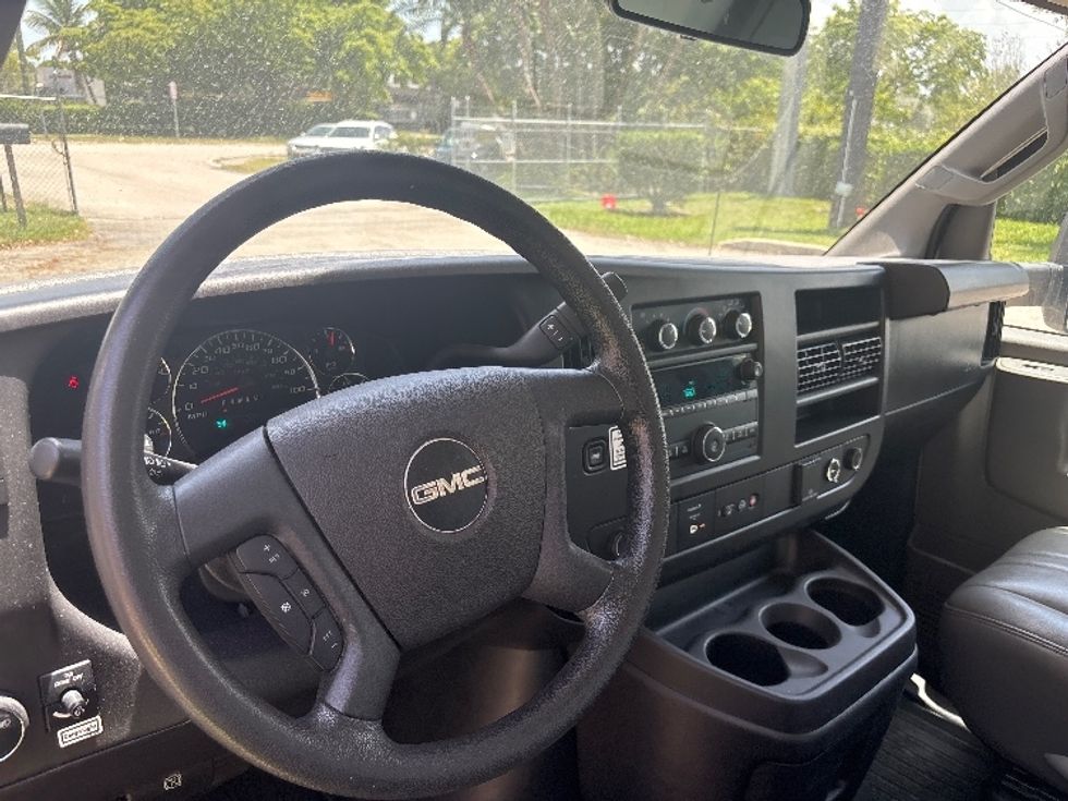 Light Duty Box Truck-Light and Medium Duty Trucks-GMC-2022-Savana G33903-Medley-FL-54,441\n\t\tmiles-$ 38,000 - Image 16