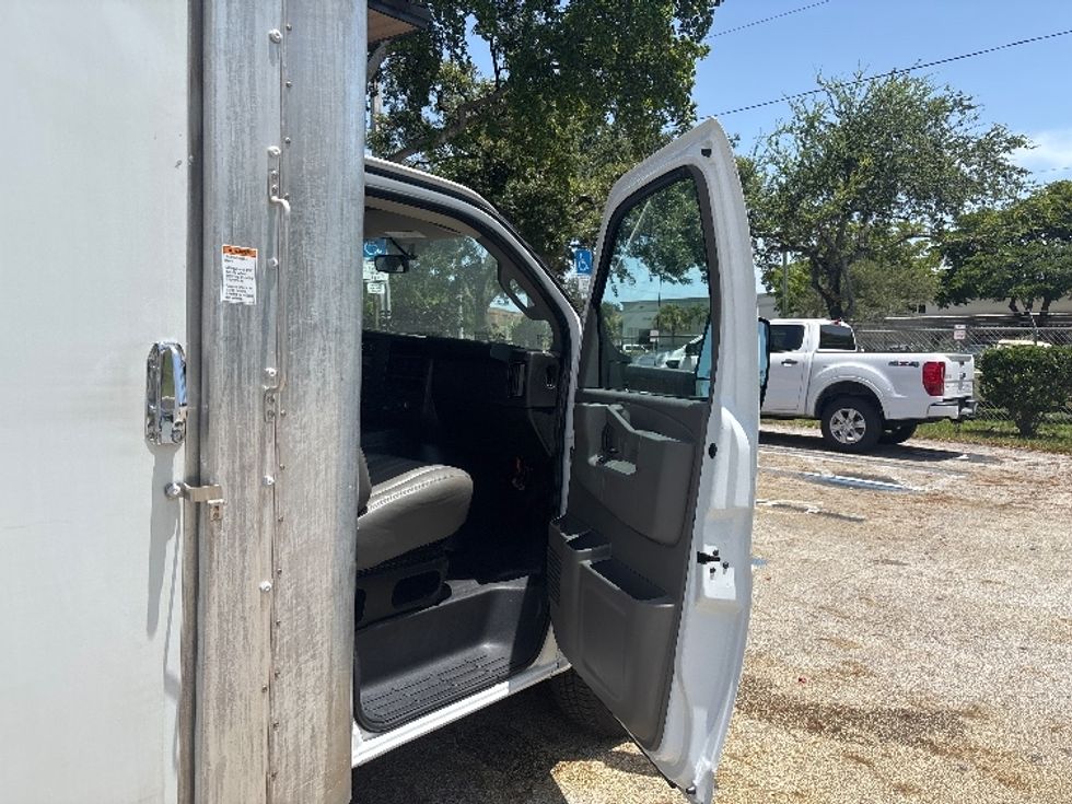 Light Duty Box Truck-Light and Medium Duty Trucks-GMC-2022-Savana G33903-Medley-FL-54,441\n\t\tmiles-$ 38,000 - Image 19