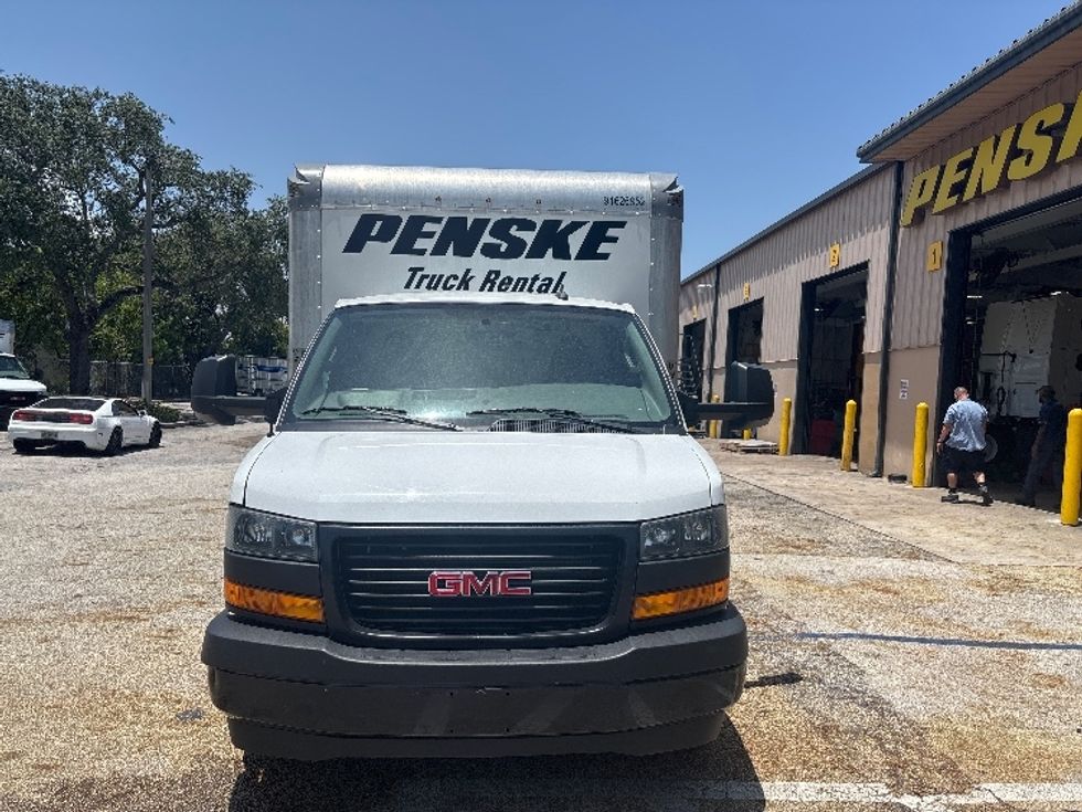 Light Duty Box Truck-Light and Medium Duty Trucks-GMC-2022-Savana G33903-Medley-FL-54,441\n\t\tmiles-$ 38,000 - Image 2