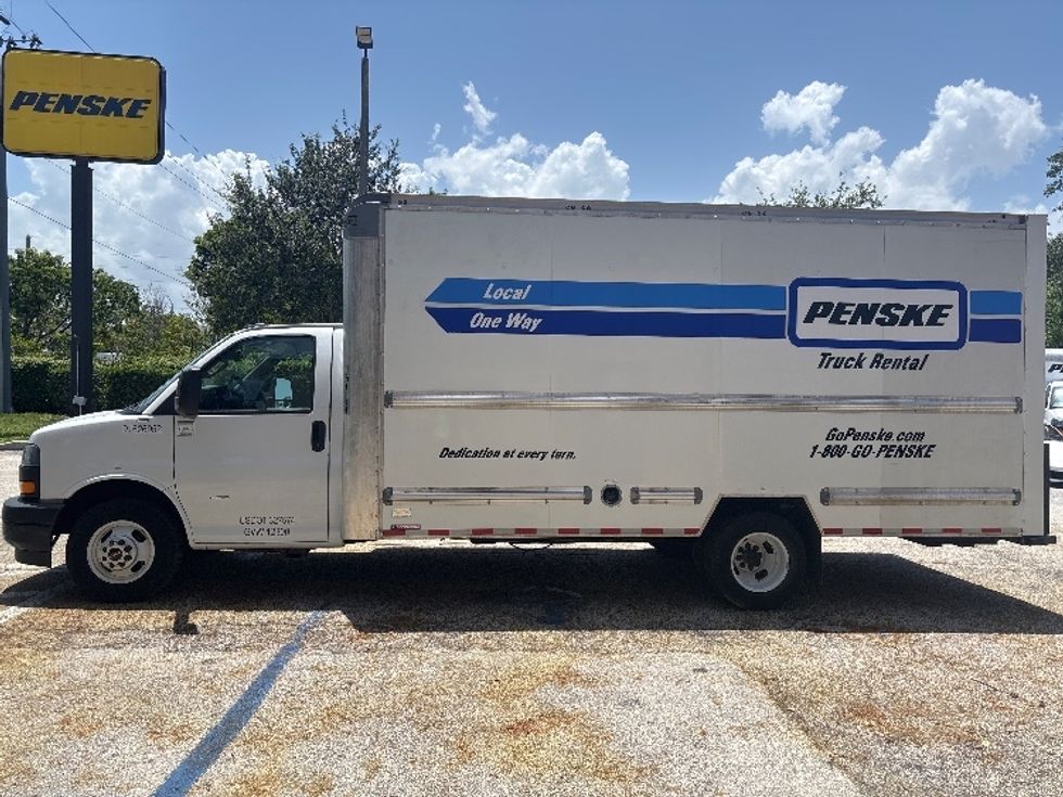 Light Duty Box Truck-Light and Medium Duty Trucks-GMC-2022-Savana G33903-Medley-FL-54,441\n\t\tmiles-$ 38,000 - Image 3