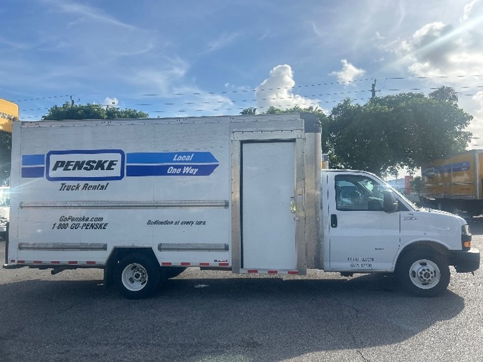 Light Duty Box Truck-Light and Medium Duty Trucks-GMC-2022-Savana G33903-Medley-FL-93,062\n\t\tmiles-$ 33,500 - Image 16