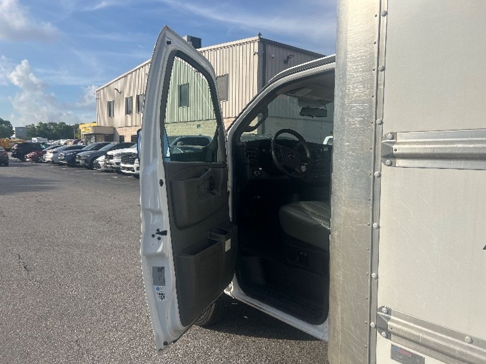 Light Duty Box Truck-Light and Medium Duty Trucks-GMC-2022-Savana G33903-Medley-FL-93,062\n\t\tmiles-$ 33,500 - Image 17