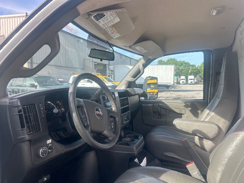 Light Duty Box Truck-Light and Medium Duty Trucks-GMC-2022-Savana G33903-Medley-FL-93,062\n\t\tmiles-$ 33,500 - Image 18