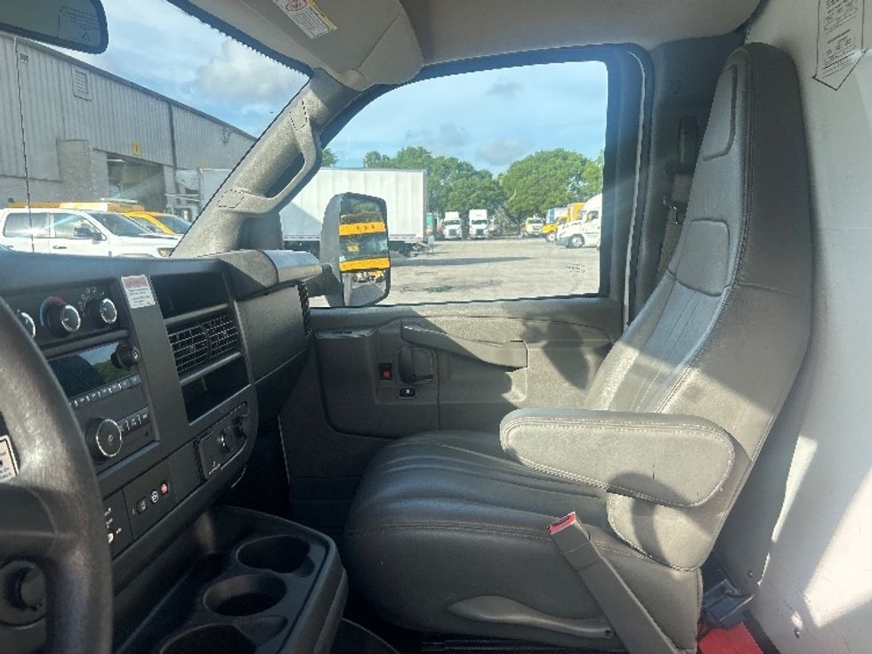 Light Duty Box Truck-Light and Medium Duty Trucks-GMC-2022-Savana G33903-Medley-FL-93,062\n\t\tmiles-$ 33,500 - Image 19