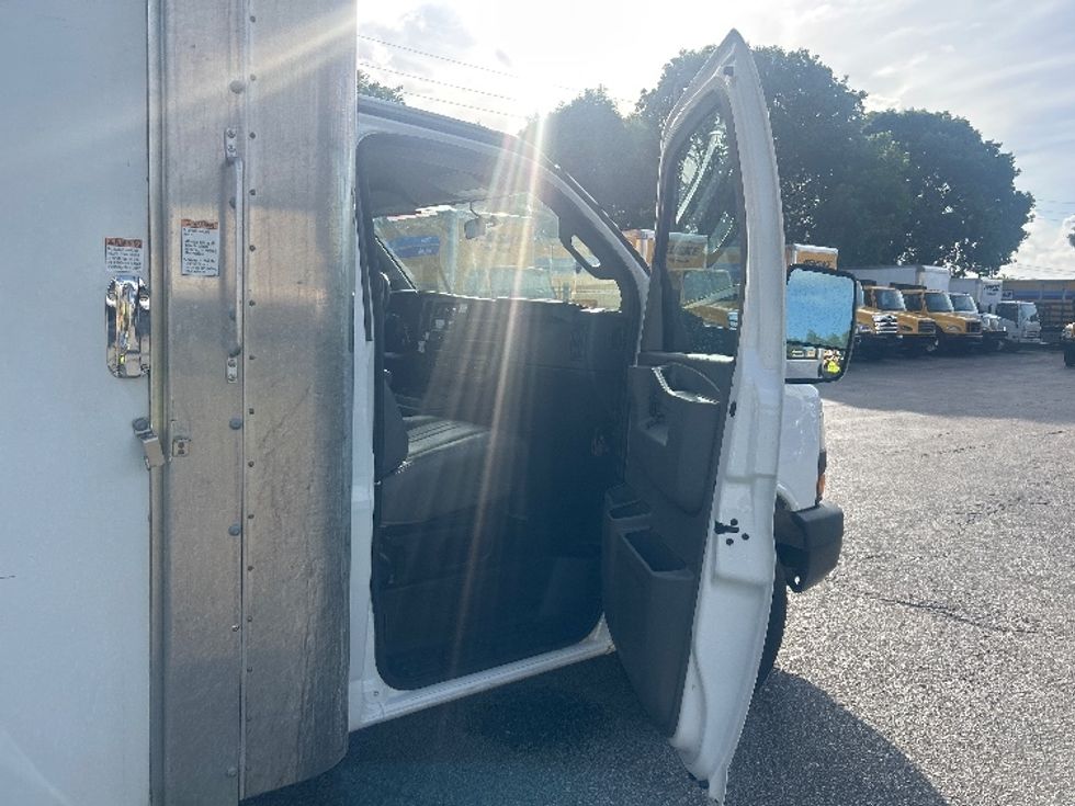 Light Duty Box Truck-Light and Medium Duty Trucks-GMC-2022-Savana G33903-Medley-FL-93,062\n\t\tmiles-$ 33,500 - Image 20