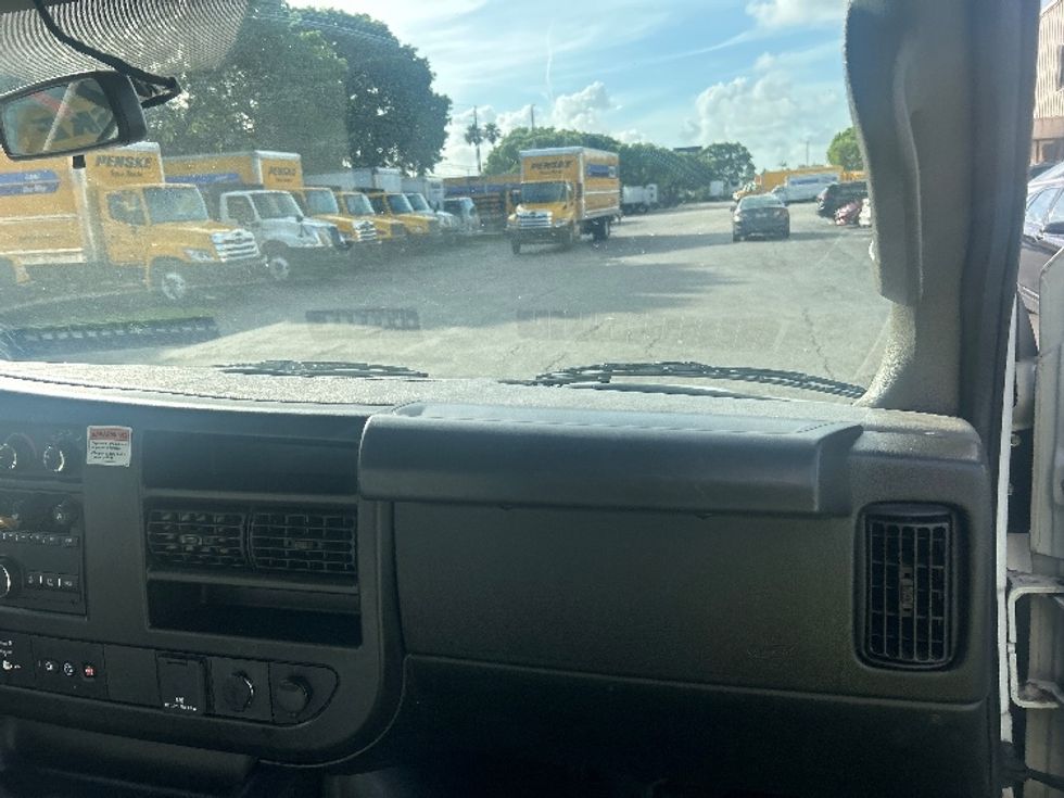 Light Duty Box Truck-Light and Medium Duty Trucks-GMC-2022-Savana G33903-Medley-FL-93,062\n\t\tmiles-$ 33,500 - Image 21