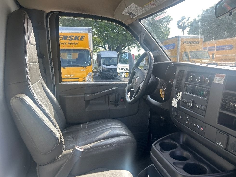 Light Duty Box Truck-Light and Medium Duty Trucks-GMC-2022-Savana G33903-Medley-FL-93,062\n\t\tmiles-$ 33,500 - Image 22