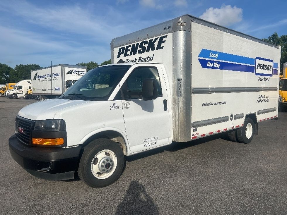 Light Duty Box Truck-Light and Medium Duty Trucks-GMC-2022-Savana G33903-Medley-FL-93,062\n\t\tmiles-$ 33,500 - Image 3