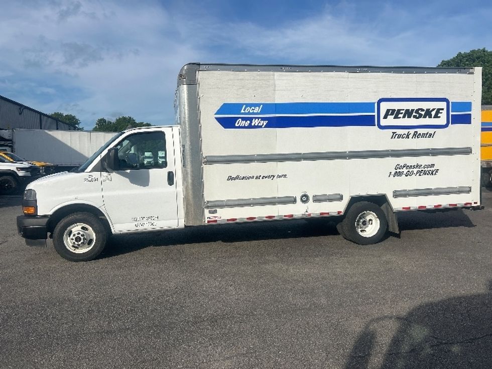 Light Duty Box Truck-Light and Medium Duty Trucks-GMC-2022-Savana G33903-Medley-FL-93,062\n\t\tmiles-$ 33,500 - Image 4
