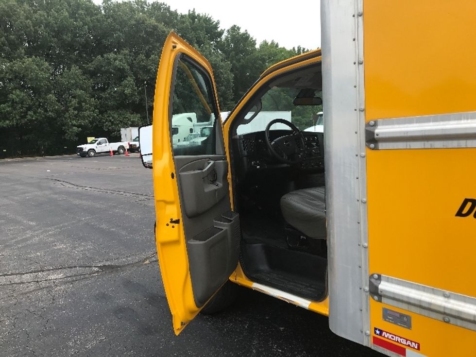 Light Duty Box Truck-Light and Medium Duty Trucks-GMC-2022-Savana G33903-Memphis-TN-106,347\n\t\tmiles-$ 25,000 - Image 13