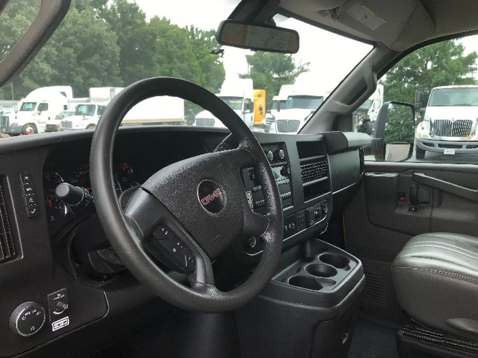 Light Duty Box Truck-Light and Medium Duty Trucks-GMC-2022-Savana G33903-Memphis-TN-106,347\n\t\tmiles-$ 25,000 - Image 14