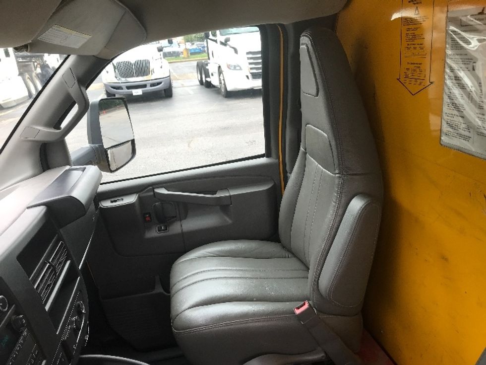 Light Duty Box Truck-Light and Medium Duty Trucks-GMC-2022-Savana G33903-Memphis-TN-106,347\n\t\tmiles-$ 25,000 - Image 16