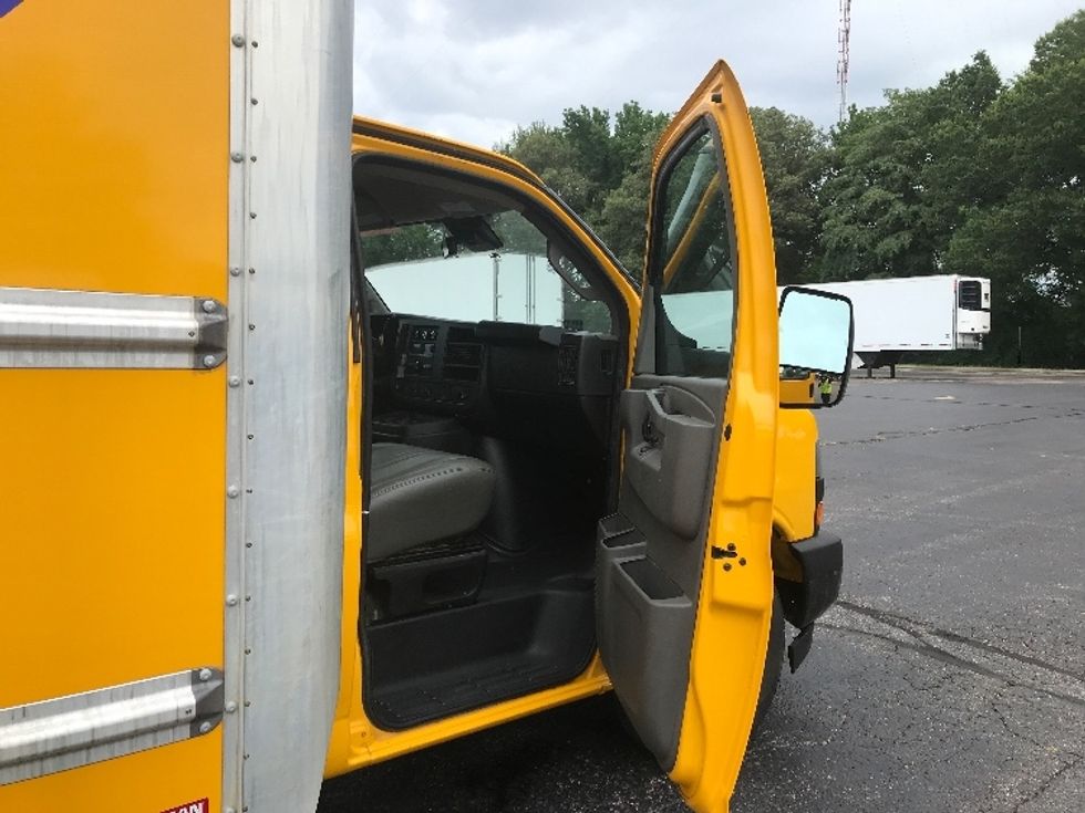 Light Duty Box Truck-Light and Medium Duty Trucks-GMC-2022-Savana G33903-Memphis-TN-106,347\n\t\tmiles-$ 25,000 - Image 17