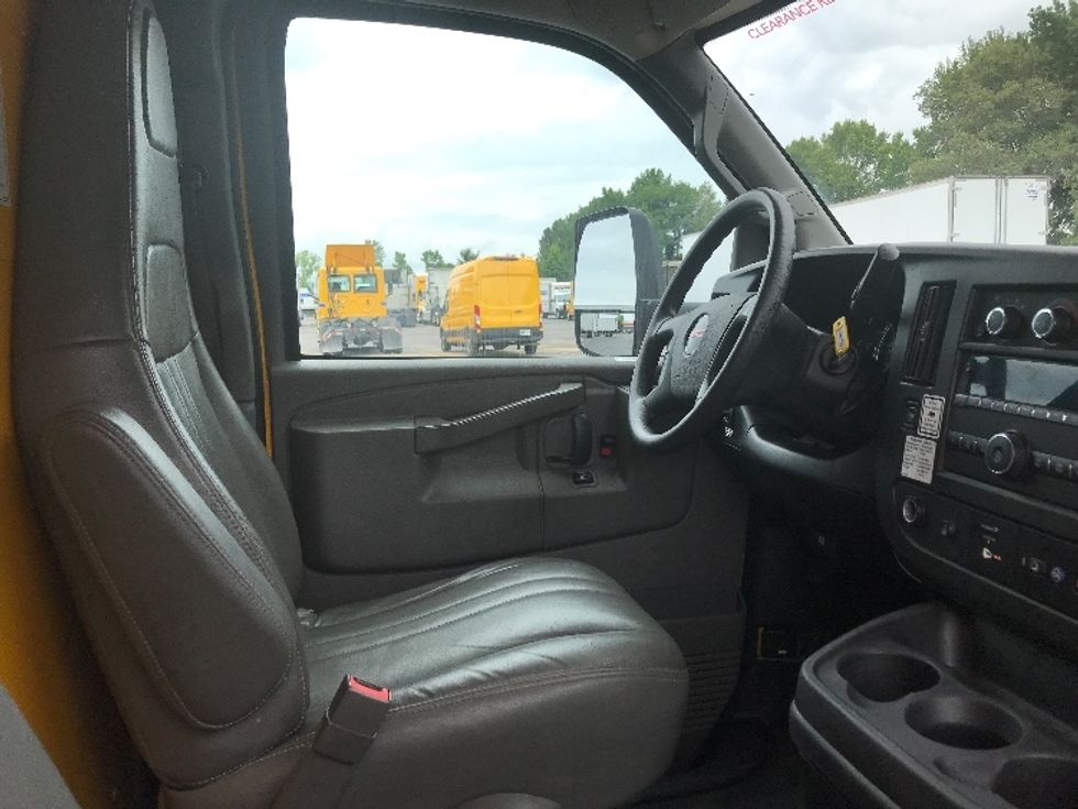 Light Duty Box Truck-Light and Medium Duty Trucks-GMC-2022-Savana G33903-Memphis-TN-106,347\n\t\tmiles-$ 25,000 - Image 19