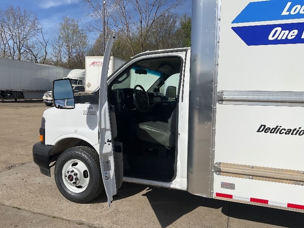 Light Duty Box Truck-Light and Medium Duty Trucks-GMC-2022-Savana G33903-Memphis-TN-34,333\n\t\tmiles-$ 42,750 - Image 16