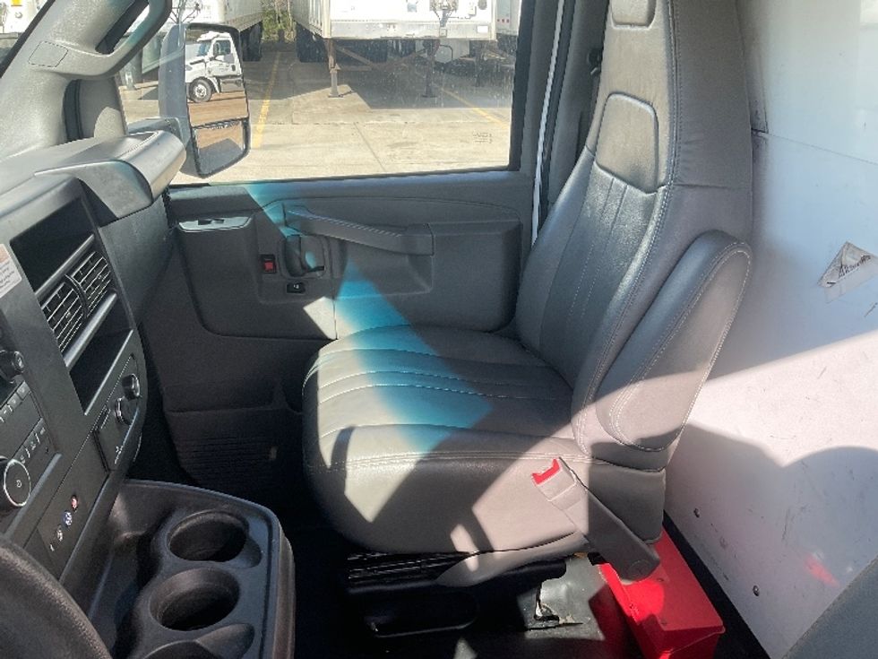 Light Duty Box Truck-Light and Medium Duty Trucks-GMC-2022-Savana G33903-Memphis-TN-34,333\n\t\tmiles-$ 42,750 - Image 19