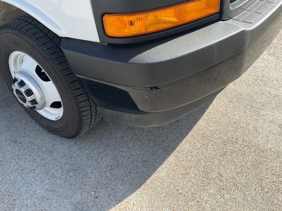 Light Duty Box Truck-Light and Medium Duty Trucks-GMC-2022-Savana G33903-Memphis-TN-34,333\n\t\tmiles-$ 42,750 - Image 26