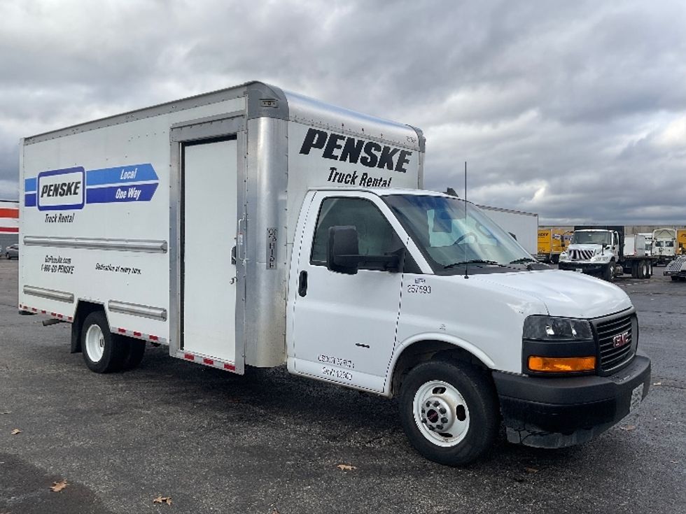 Light Duty Box Truck-Light and Medium Duty Trucks-GMC-2022-Savana G33903-Memphis-TN-37,735\n\t\tmiles-$ 44,250 - Image 1