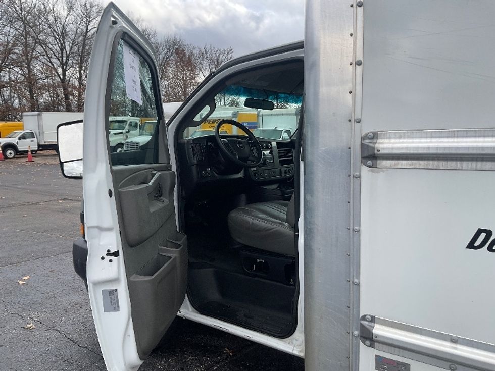 Light Duty Box Truck-Light and Medium Duty Trucks-GMC-2022-Savana G33903-Memphis-TN-37,735\n\t\tmiles-$ 44,250 - Image 13