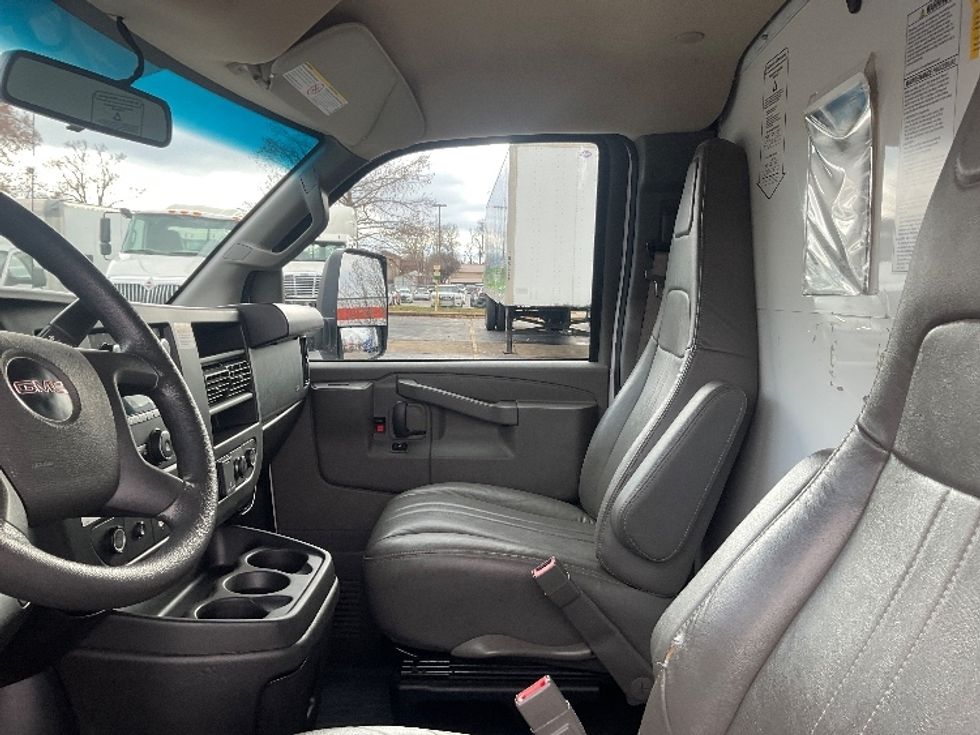 Light Duty Box Truck-Light and Medium Duty Trucks-GMC-2022-Savana G33903-Memphis-TN-37,735\n\t\tmiles-$ 44,250 - Image 16