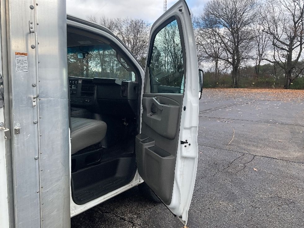 Light Duty Box Truck-Light and Medium Duty Trucks-GMC-2022-Savana G33903-Memphis-TN-37,735\n\t\tmiles-$ 44,250 - Image 17