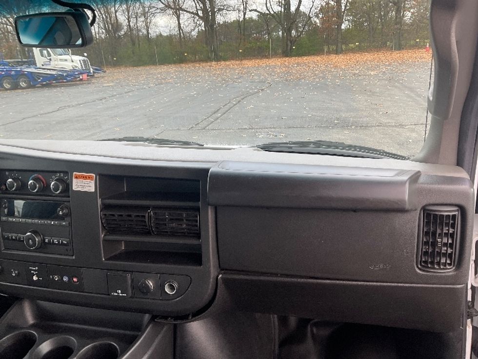 Light Duty Box Truck-Light and Medium Duty Trucks-GMC-2022-Savana G33903-Memphis-TN-37,735\n\t\tmiles-$ 44,250 - Image 18