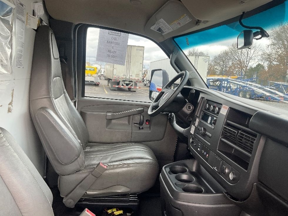 Light Duty Box Truck-Light and Medium Duty Trucks-GMC-2022-Savana G33903-Memphis-TN-37,735\n\t\tmiles-$ 44,250 - Image 19