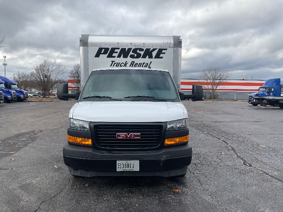 2022 Gmc Savana 3500 Cutaway photo 2