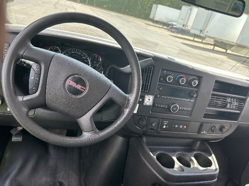 Light Duty Box Truck-Light and Medium Duty Trucks-GMC-2022-Savana G33903-Memphis-TN-66,533\n\t\tmiles-$ 39,000 - Image 18