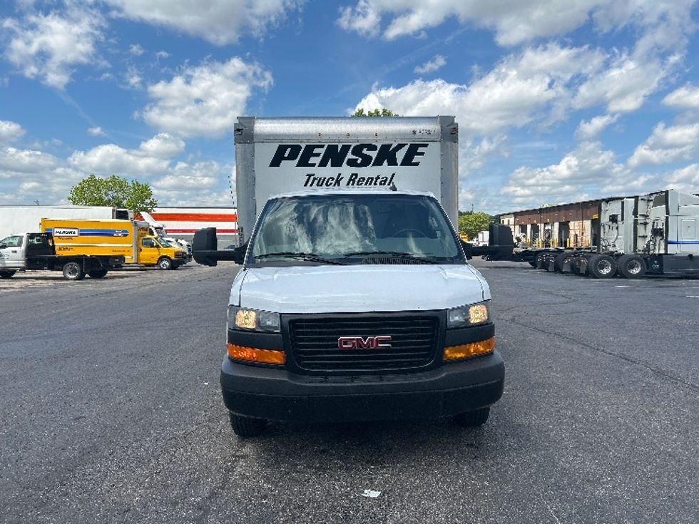 Light Duty Box Truck-Light and Medium Duty Trucks-GMC-2022-Savana G33903-Memphis-TN-66,533\n\t\tmiles-$ 39,000 - Image 2