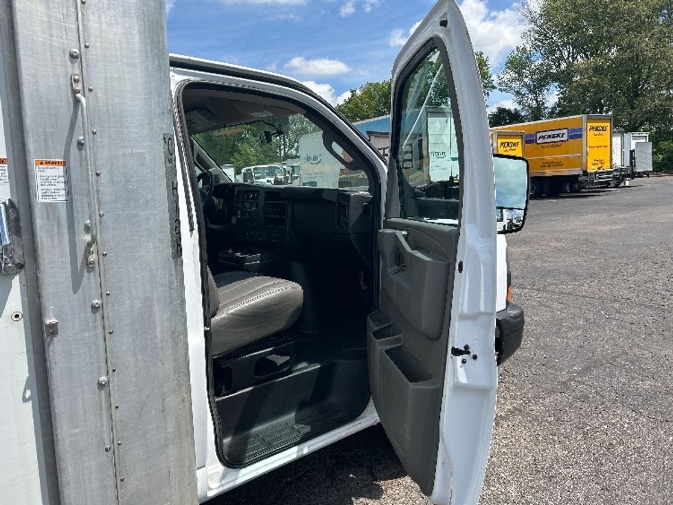 Light Duty Box Truck-Light and Medium Duty Trucks-GMC-2022-Savana G33903-Memphis-TN-66,533\n\t\tmiles-$ 39,000 - Image 20