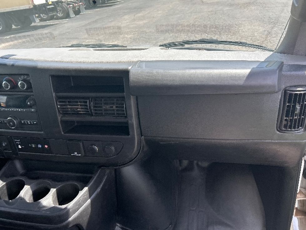 Light Duty Box Truck-Light and Medium Duty Trucks-GMC-2022-Savana G33903-Memphis-TN-66,533\n\t\tmiles-$ 39,000 - Image 21