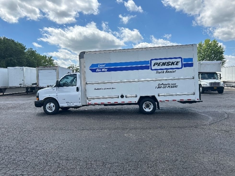 Light Duty Box Truck-Light and Medium Duty Trucks-GMC-2022-Savana G33903-Memphis-TN-66,533\n\t\tmiles-$ 39,000 - Image 4