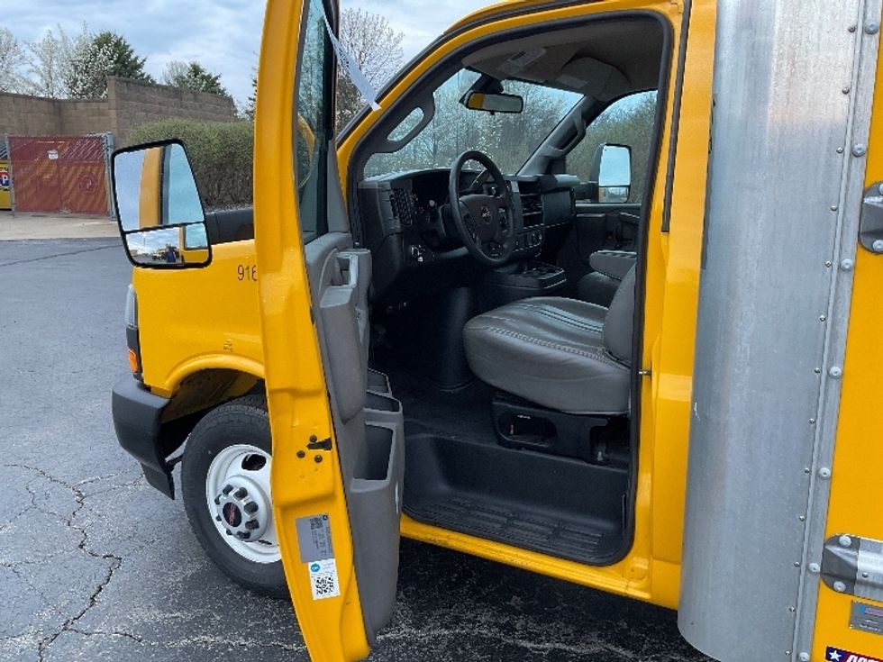 Light Duty Box Truck-Light and Medium Duty Trucks-GMC-2022-Savana G33903-Middlefield-OH-115,914\n\t\tmiles-$ 25,000 - Image 13