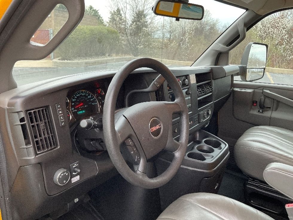 Light Duty Box Truck-Light and Medium Duty Trucks-GMC-2022-Savana G33903-Middlefield-OH-115,914\n\t\tmiles-$ 25,000 - Image 15