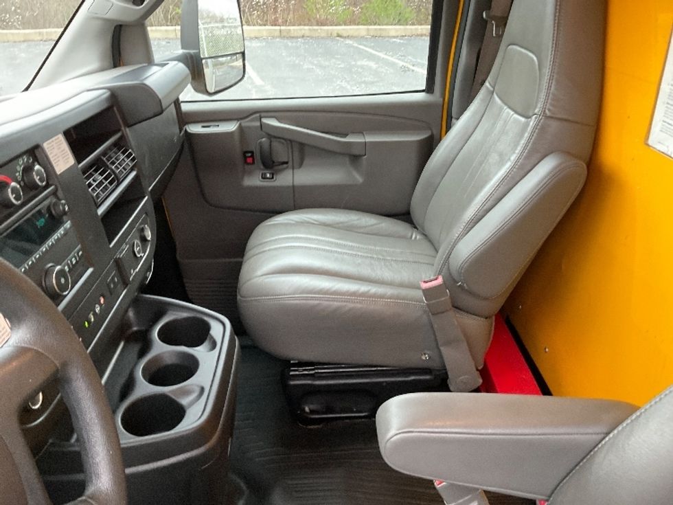 Light Duty Box Truck-Light and Medium Duty Trucks-GMC-2022-Savana G33903-Middlefield-OH-115,914\n\t\tmiles-$ 25,000 - Image 16