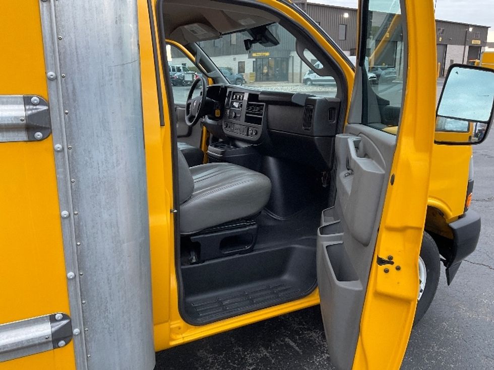 Light Duty Box Truck-Light and Medium Duty Trucks-GMC-2022-Savana G33903-Middlefield-OH-115,914\n\t\tmiles-$ 25,000 - Image 17