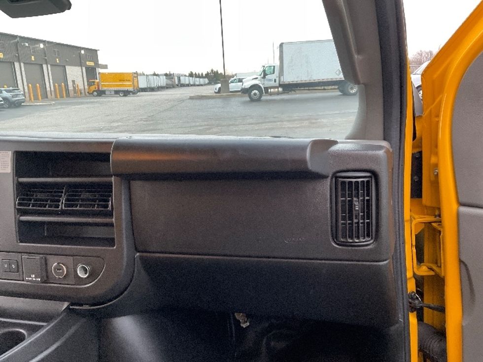 Light Duty Box Truck-Light and Medium Duty Trucks-GMC-2022-Savana G33903-Middlefield-OH-115,914\n\t\tmiles-$ 25,000 - Image 18