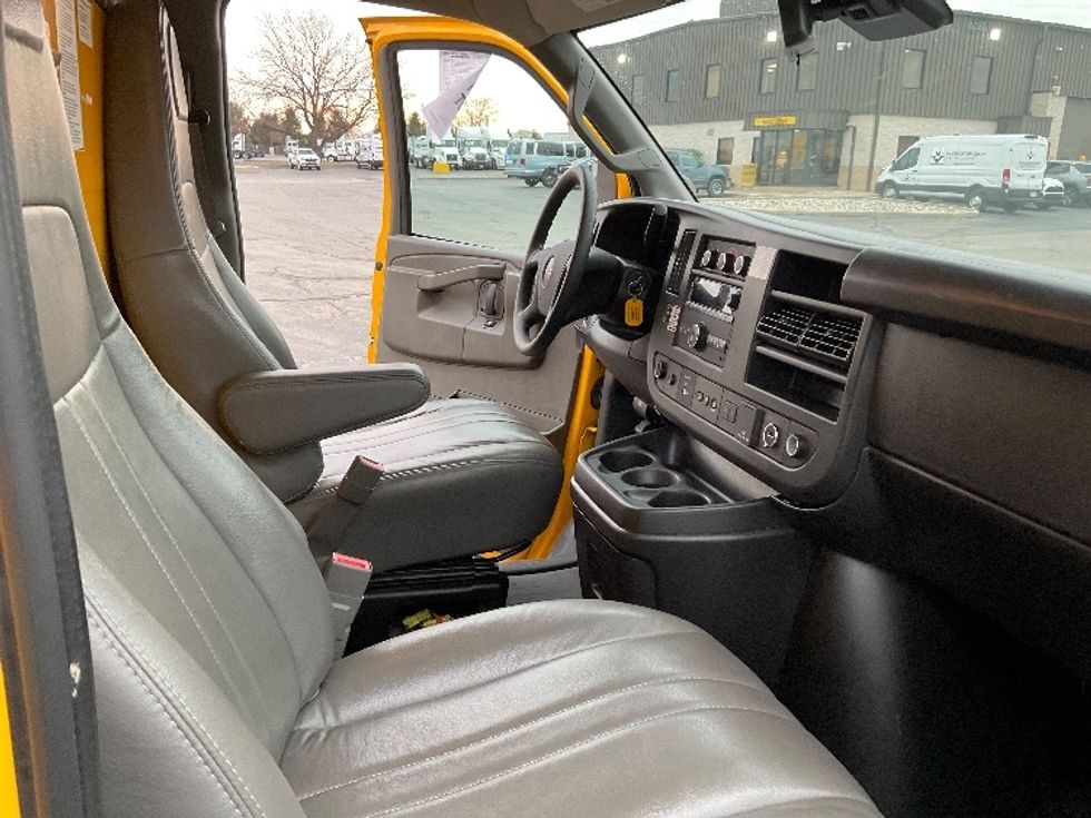 Light Duty Box Truck-Light and Medium Duty Trucks-GMC-2022-Savana G33903-Middlefield-OH-115,914\n\t\tmiles-$ 25,000 - Image 19