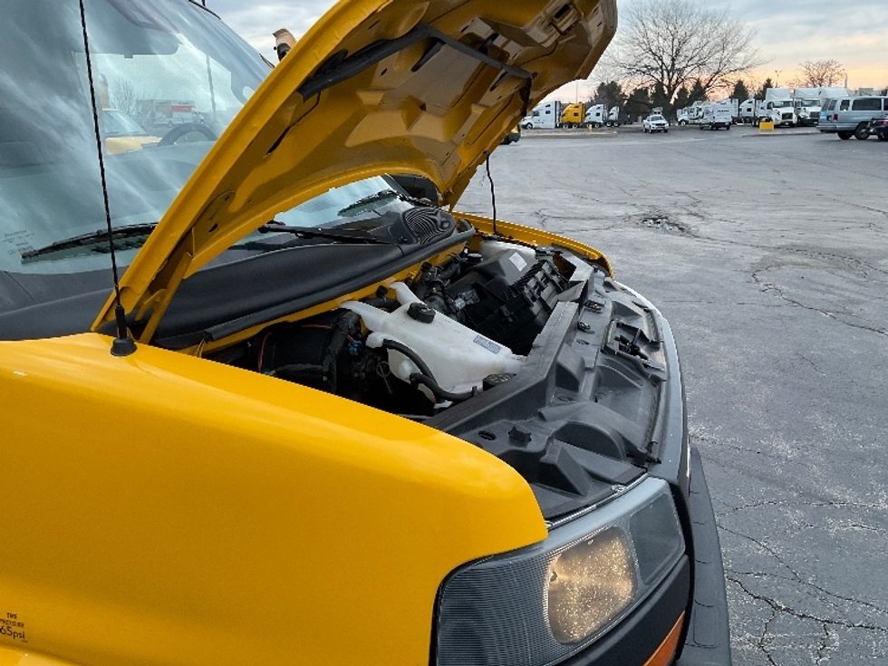 Light Duty Box Truck-Light and Medium Duty Trucks-GMC-2022-Savana G33903-Middlefield-OH-115,914\n\t\tmiles-$ 25,000 - Image 21